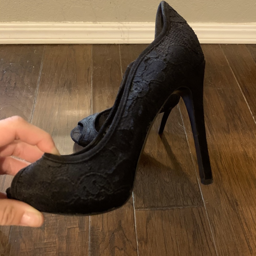 Black Lace Women’s Peep-toe Heel